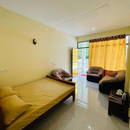 Great Victoria Palace Ratnapura Extérieur photo