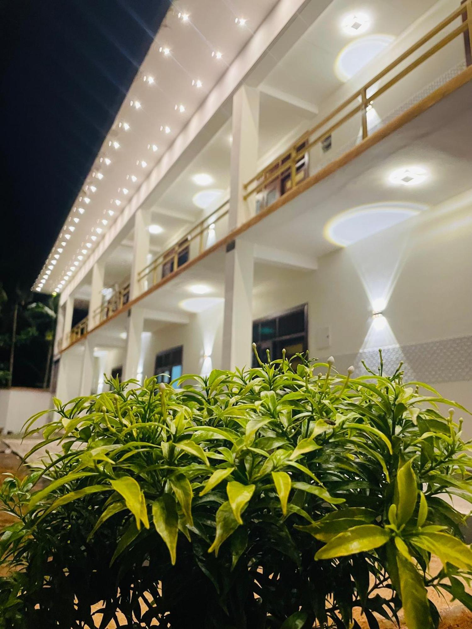 Great Victoria Palace Ratnapura Extérieur photo