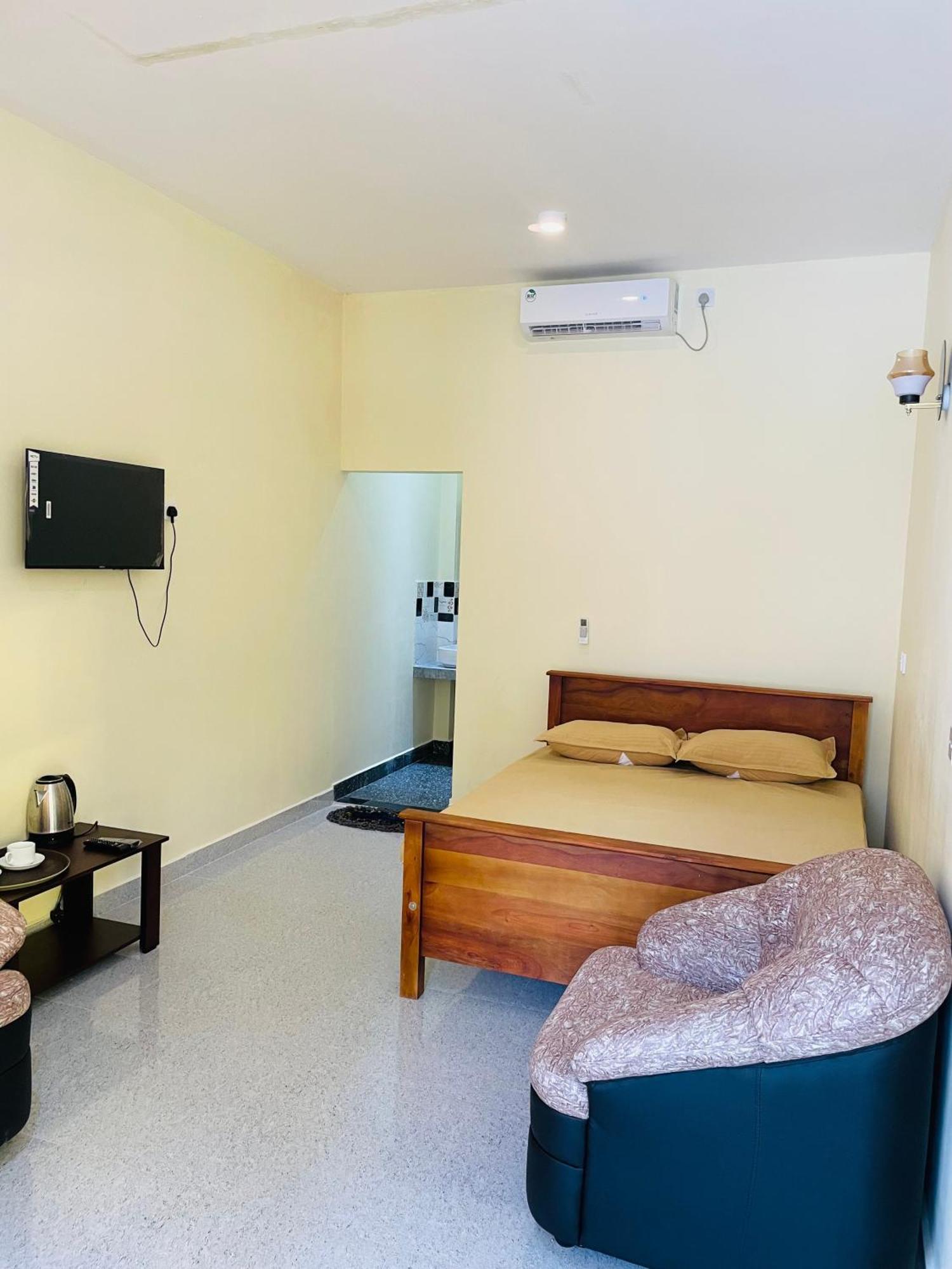 Great Victoria Palace Ratnapura Extérieur photo